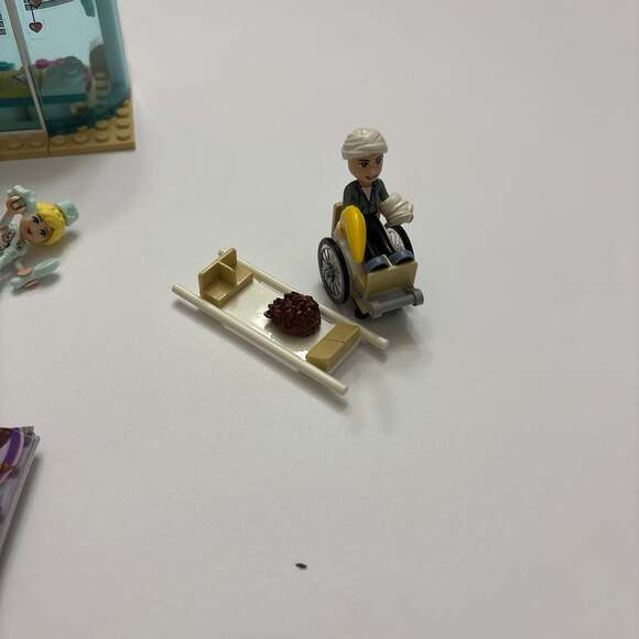 Lego - Picture 3 of 6